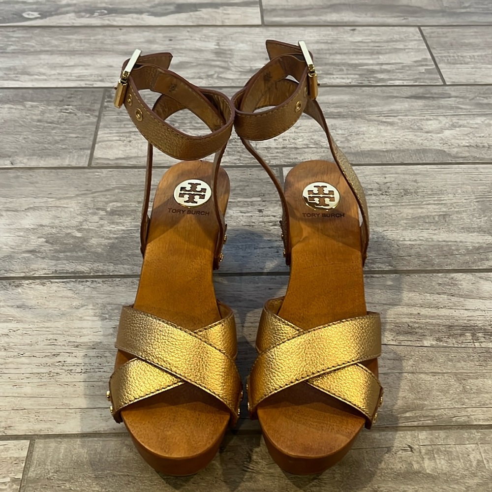 Tory Butch Gold platform sandals 8.5